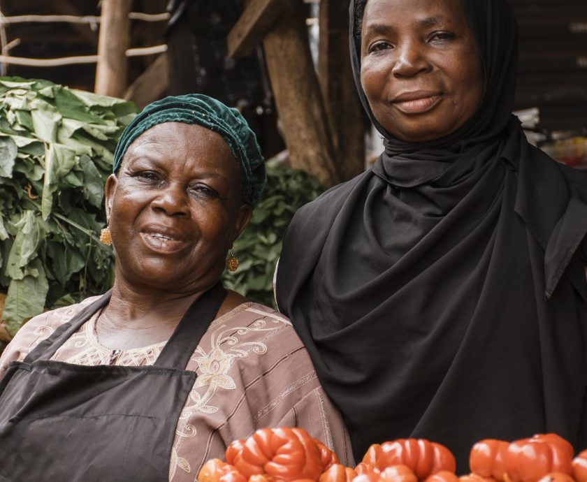 medium-shot-women-posing-market